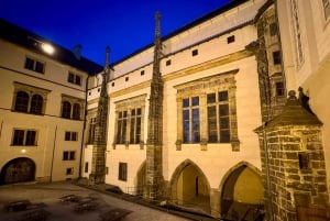 Praga: Nocny spacer po Zamku Praskim z widokiem na miasto