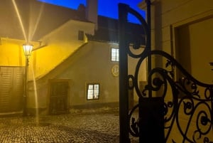 Praga: Nocny spacer po Zamku Praskim z widokiem na miasto