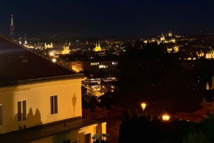 Praga: Nocny spacer po Zamku Praskim z widokiem na miasto