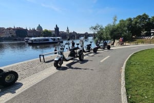 Città Vecchia di Praga: tour guidato su eScooter