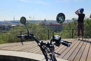 Città Vecchia di Praga: tour guidato su eScooter