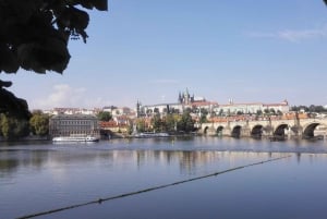 Praga: Excursão guiada a pé pela Cidade Velha e passeio de barco pela cidade