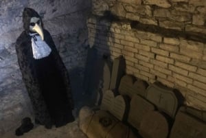 Prague: Oldtown, Medieval Underground & Dungeon History Tour