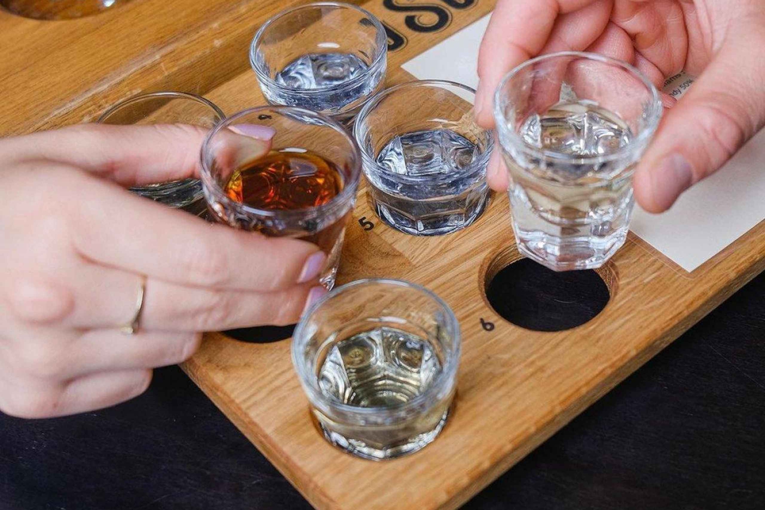 Praga: Degustação de licores e destilados tchecos originais