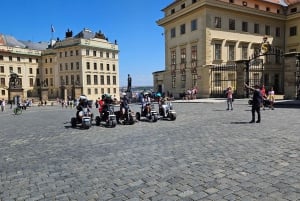 Prague: Panoramic Viewpoints Guided Electric Tricycle Tour