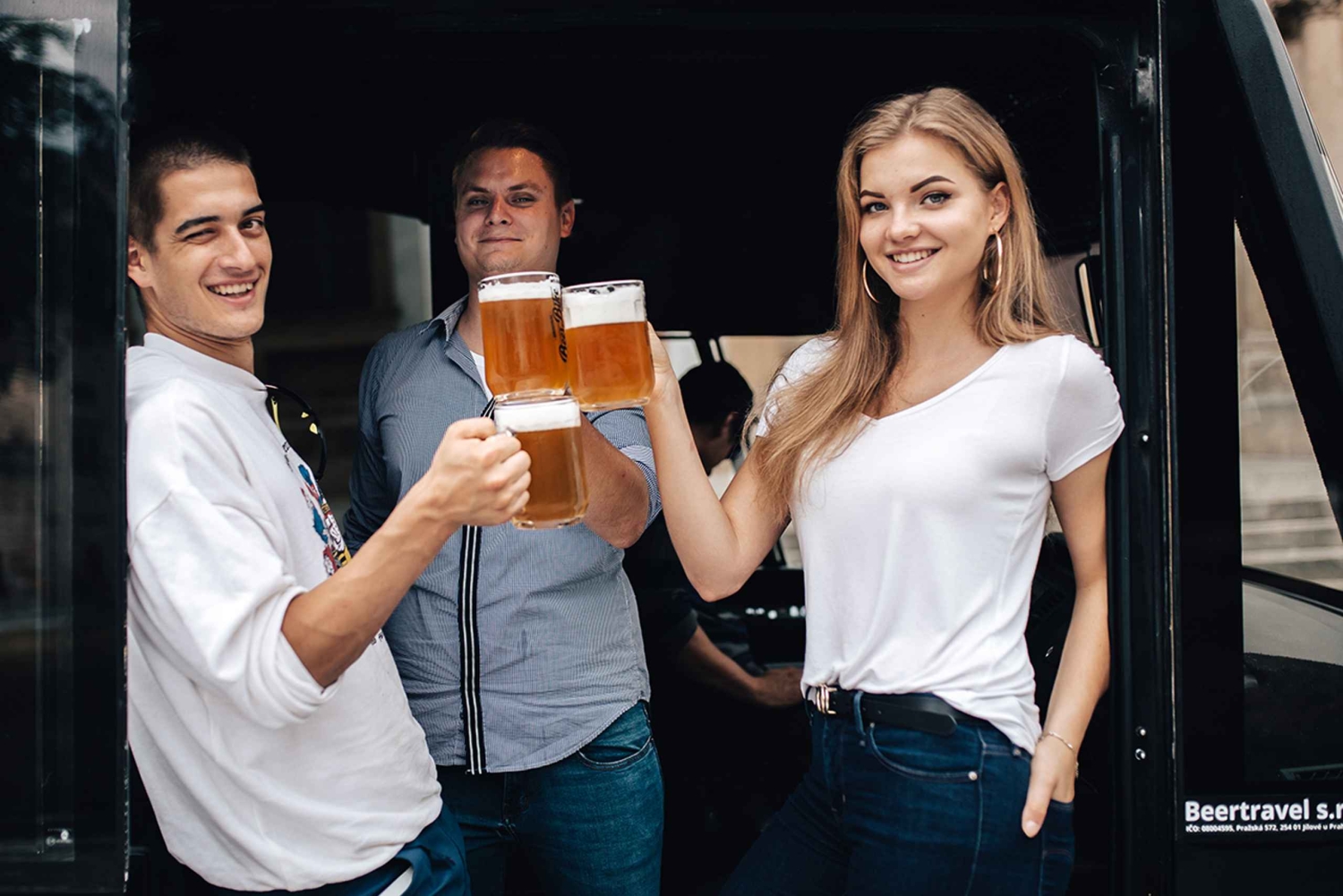 プラハ：パーティービールバス