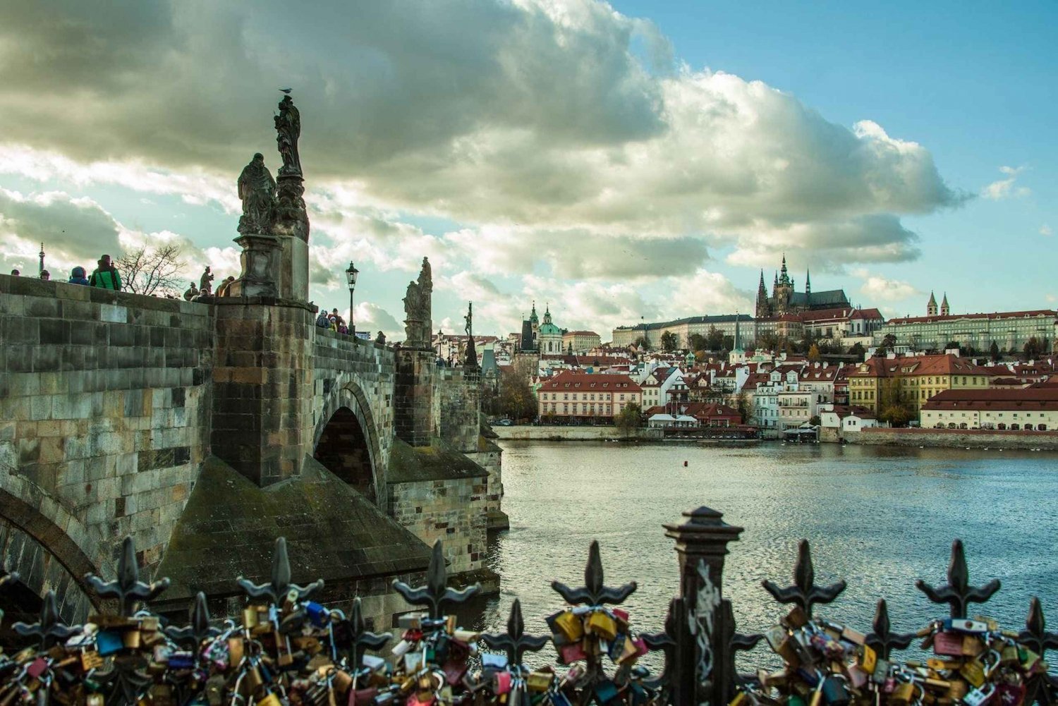 Prague: Prague Castle & Charles Bridge - Guided tour in German