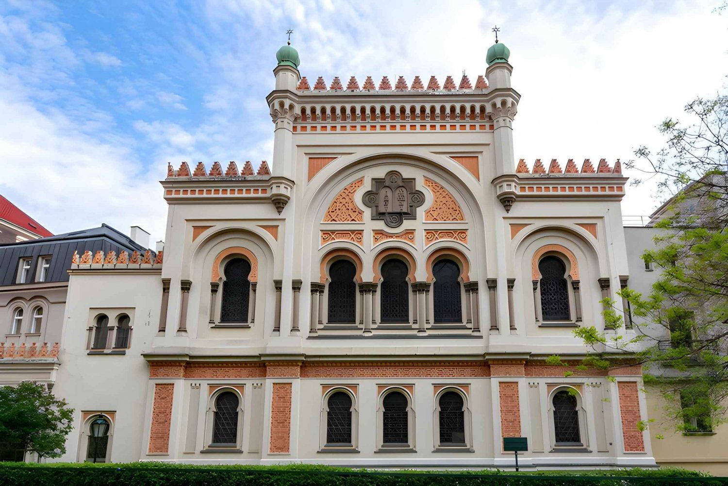 Prague: Prague Synagogues & the Jewish Cemetery Guided Tour