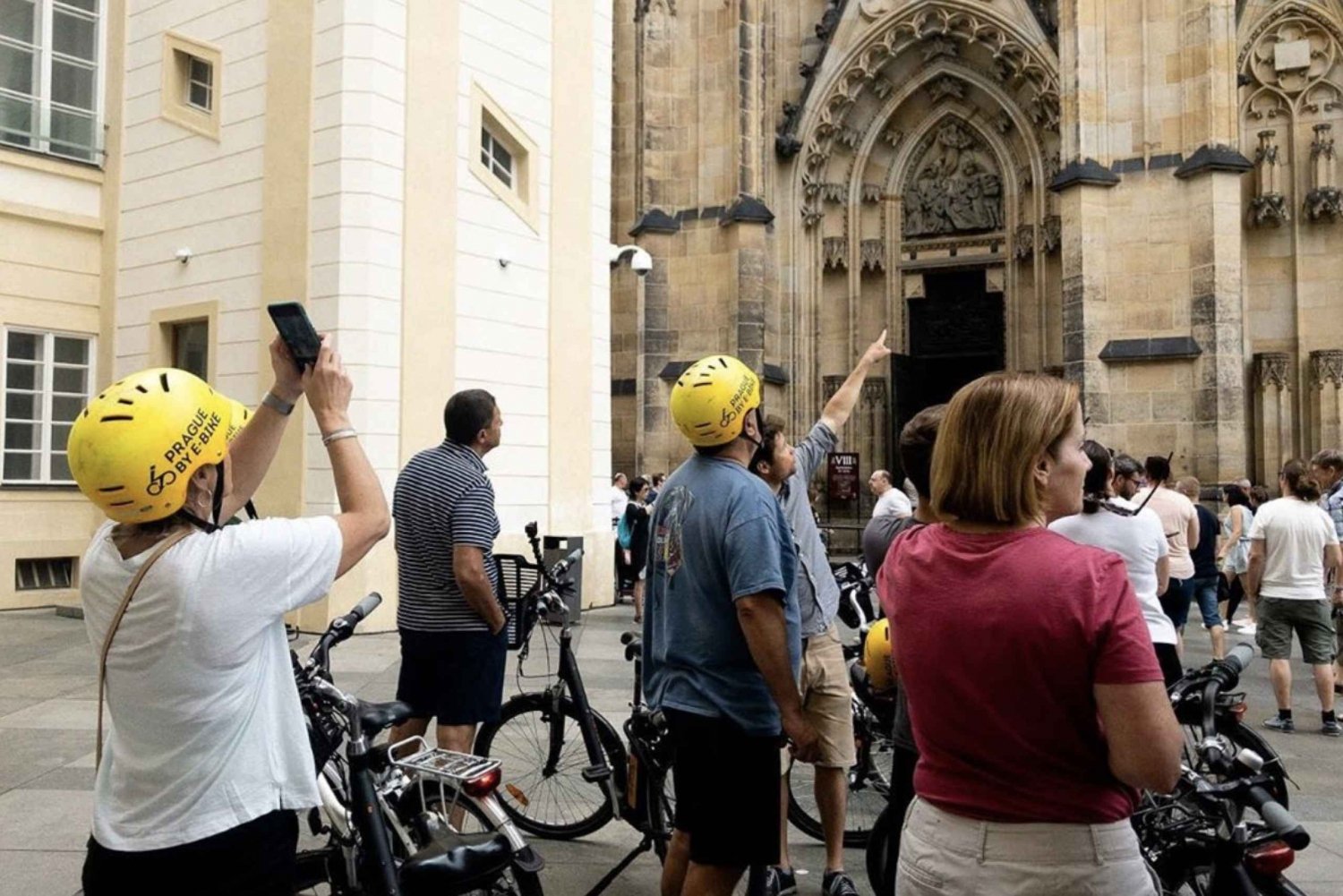 Praga: tour privato alternativo e storico in e-bike