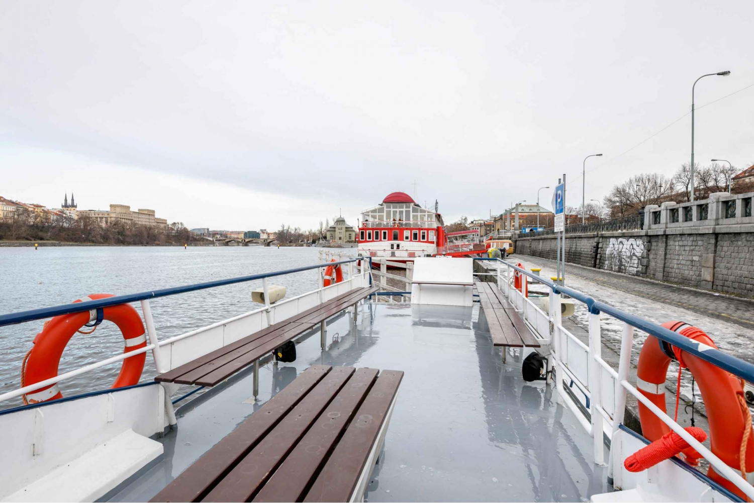 Prague: Private Beer Boat Cruise with Unlimited Beer