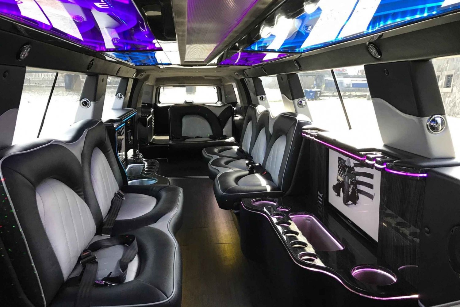 Prague: Private Party Lincoln Limo Transport