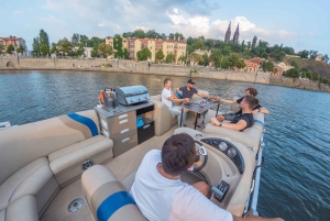 Prag: Privat sightseeing-krydstogt i ponton med prosecco