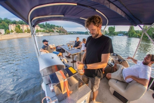 Prag: Privat sightseeing-krydstogt i ponton med prosecco