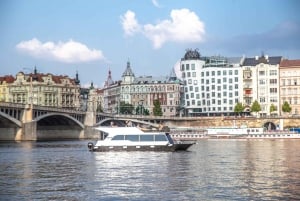 Prague: Private River Cruise with Unlimited Beer or Prosecco