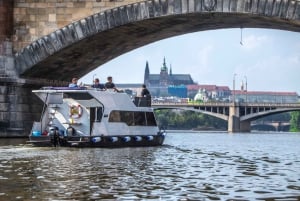 Prague: Private River Cruise with Unlimited Beer or Prosecco