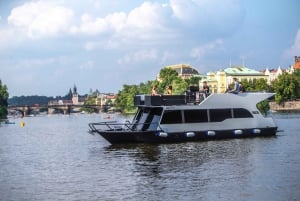 Prague: Private River Cruise with Unlimited Beer or Prosecco