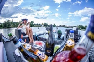 Prague: Private River Cruise with Unlimited Beer or Prosecco