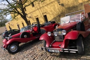 Prague: 90min Private Tour in Vintage Car, up to 6people!