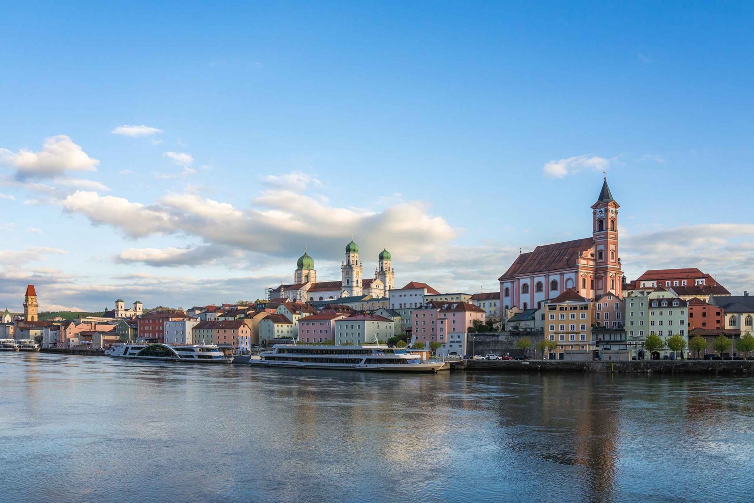 Prague: Private transfer to Passau or Passau to Prague
