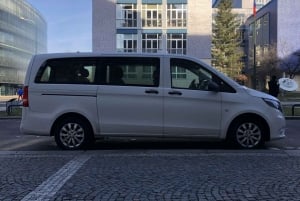 Prague: Private transfer to the airport by Minivan (PRG)