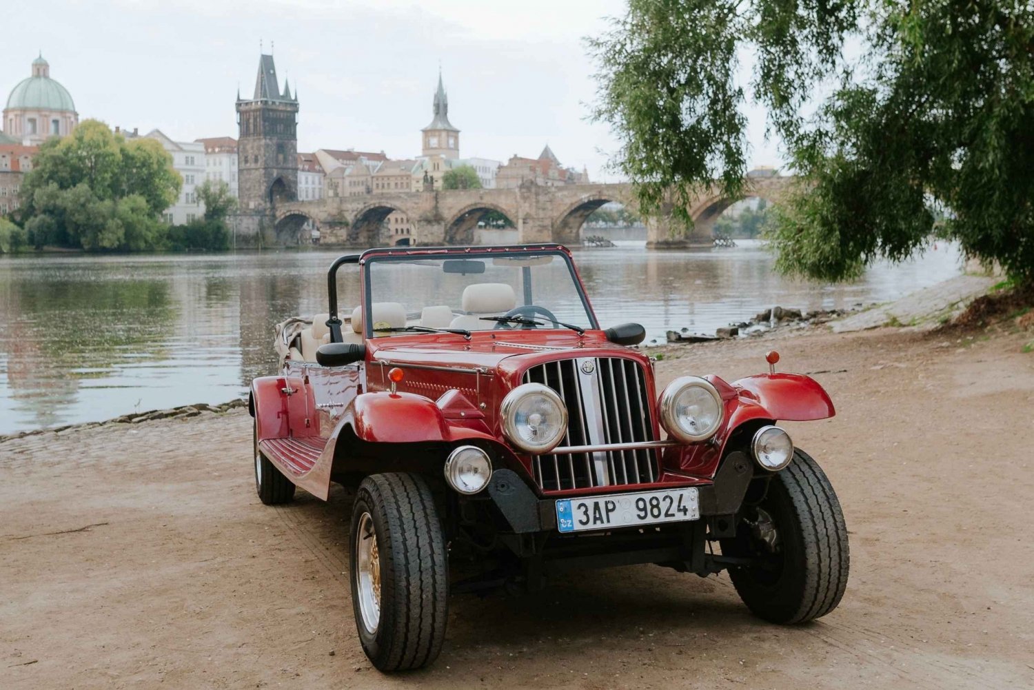 Prague: Old Town Private Vintage Car Tour