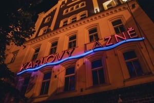 Praga: pub crawl con ingresso al Karlovy Lazne e shot
