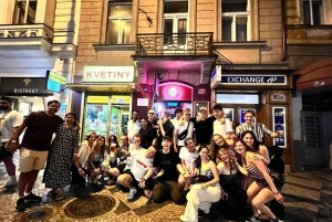 Praag: kroegentocht met shots en toegang tot een rooftopclub