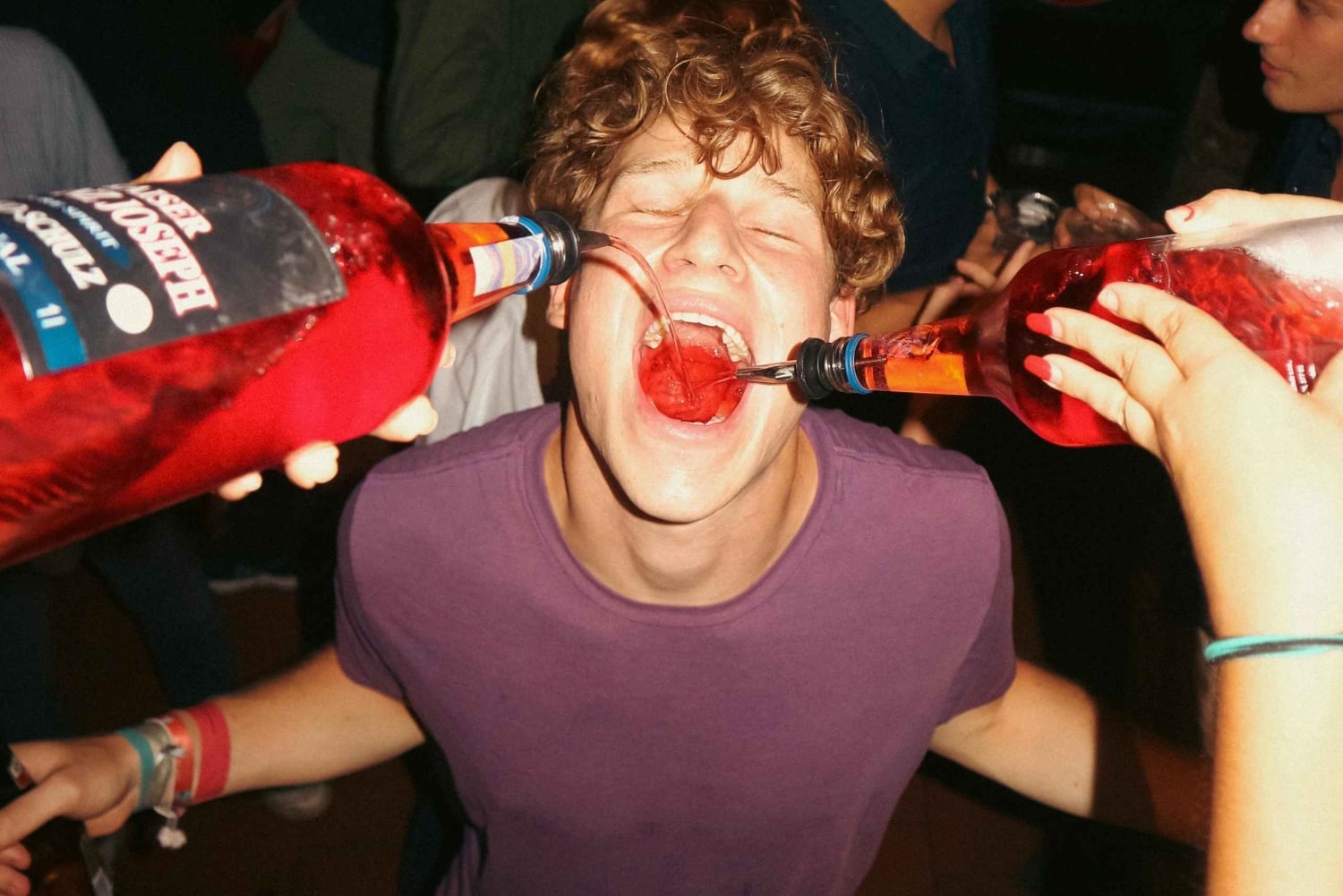 Praga: giro dei pub con bevande illimitate, bar e ingresso al club