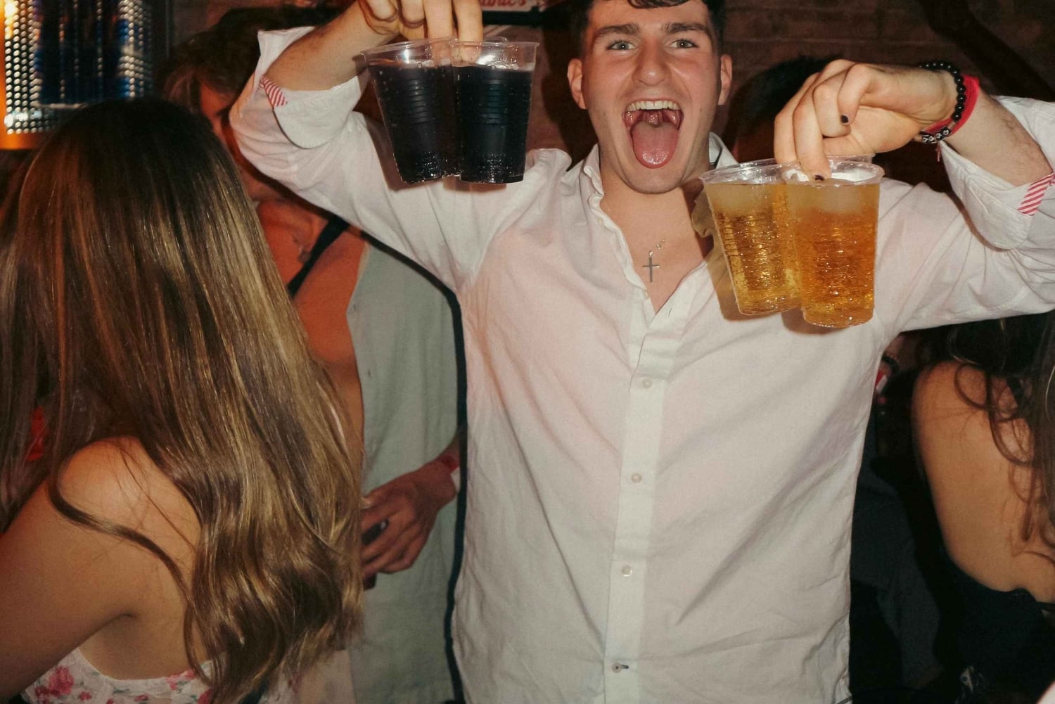 Praga: giro dei pub con bevande illimitate, bar e ingresso al club