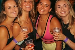 Praga: giro dei pub con bevande illimitate, bar e ingresso al club