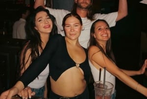 Praga: giro dei pub con bevande illimitate, bar e ingresso al club