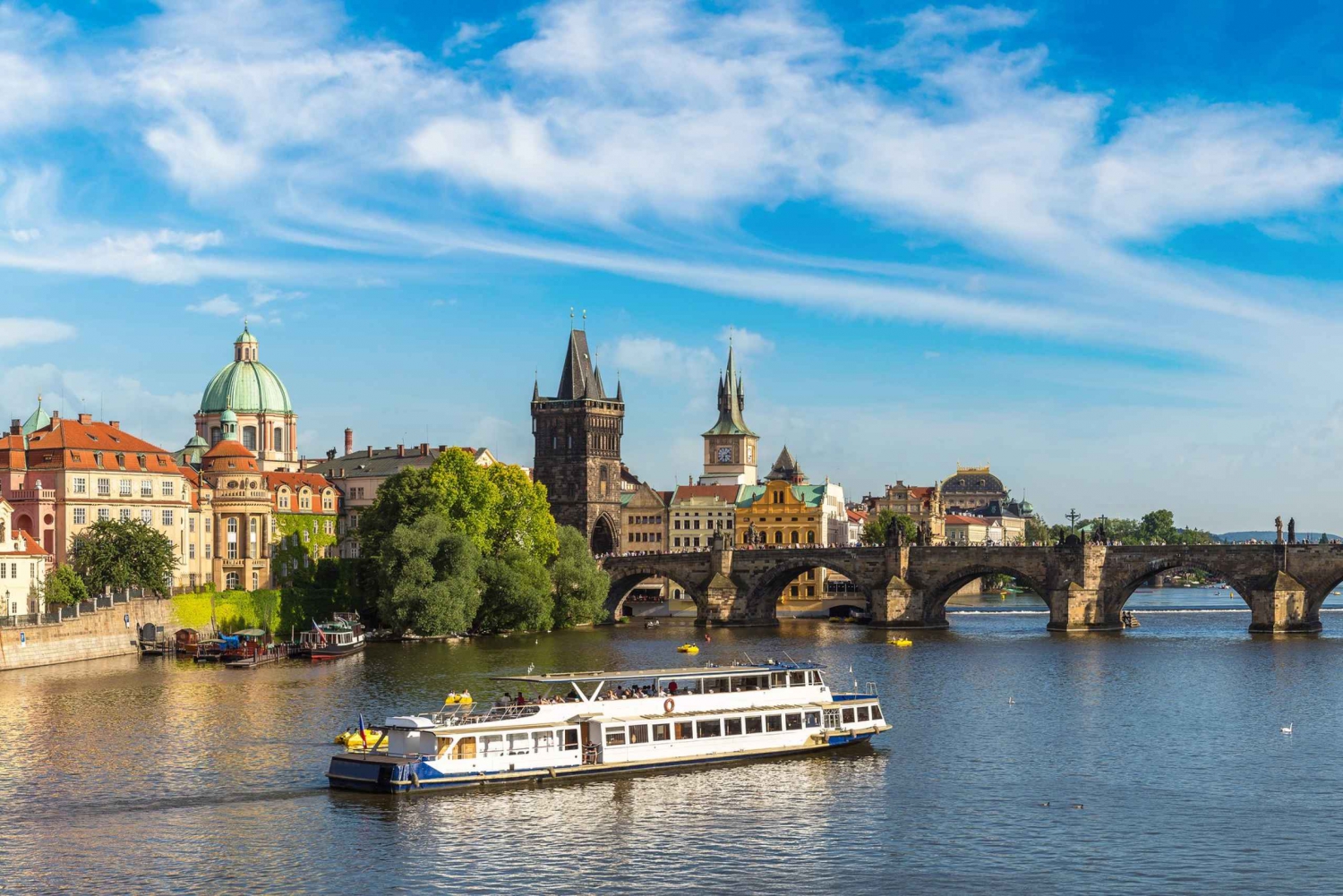 Prague: River Cruise with Snack