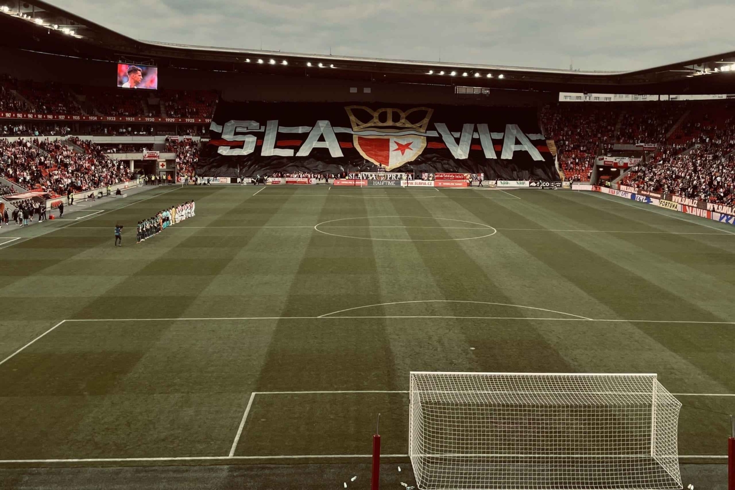 I Prag: Se en fotbollsmatch i Slavia eller Sparta med en lokalinvånare