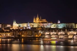 Prague: Sightseeing Boat Cruise with Buffet Dinner