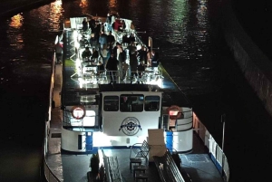 Praga: Crucero turístico en barco con cena buffet