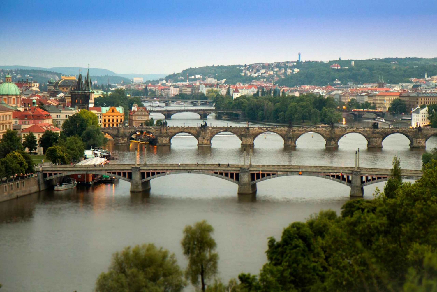 Prague: Stunning Viewpoints, Castle, City & Park Bike Tour