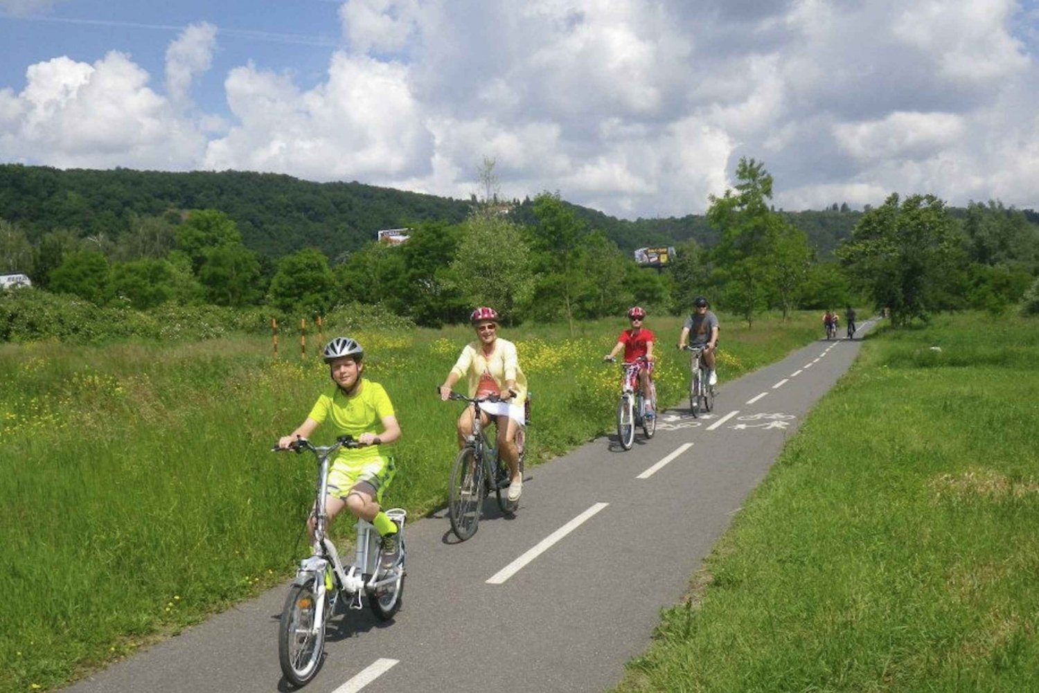 Coutryside e-bike tour to Karlstejn Castle