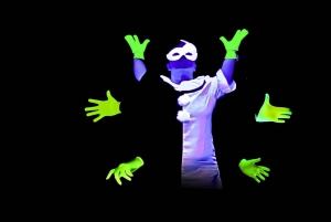 Prag: Interaktivt show i det underjordiske Black Light Theatre