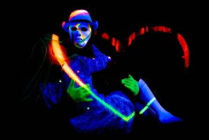 Prag: Interaktivt show i det underjordiske Black Light Theatre