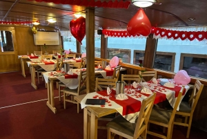 Прага: круиз в День святого Валентина с ужином и просекко