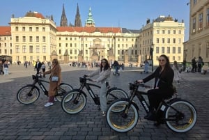 Praga Viewpoints & Historical Ebike Tour