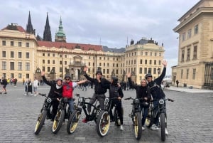 Praga Viewpoints & Historical Ebike Tour