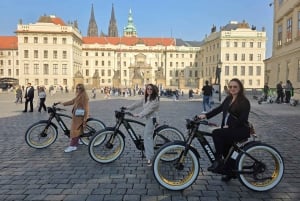 Praga Viewpoints & Historical Ebike Tour