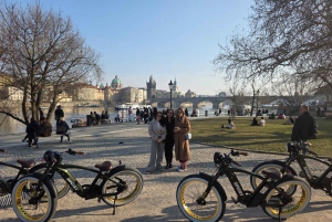 Praga Viewpoints & Historical Ebike Tour