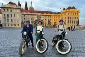 Praga Viewpoints & Historical Ebike Tour
