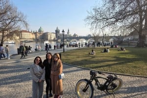 Praga Viewpoints & Historical Ebike Tour