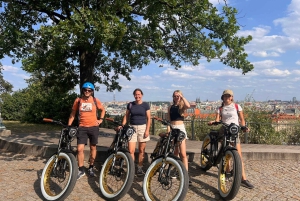 Praga Viewpoints & Historical Ebike Tour
