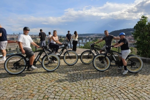 Praga Viewpoints & Historical Ebike Tour