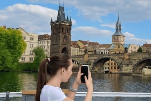 Prague : croisière fluviale sur la Vltava au rythme du jazz et commentaire audio