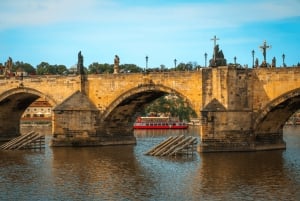 Prague : croisière fluviale sur la Vltava au rythme du jazz et commentaire audio